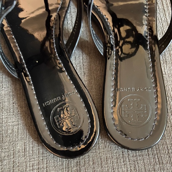 Tory Burch Women's Miller Patent Thong Sandal, Black 8.5 - Picture 6 of 8